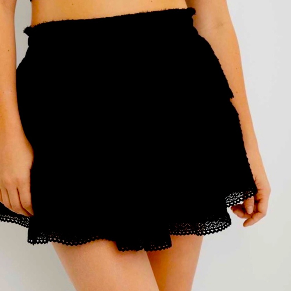 NWT aerie Rock n’ Ruffle Black skirt size M